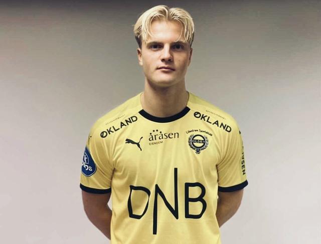 带大力神杯亮相，斯卡洛尼：上届决赛令人难忘，我们会再努力