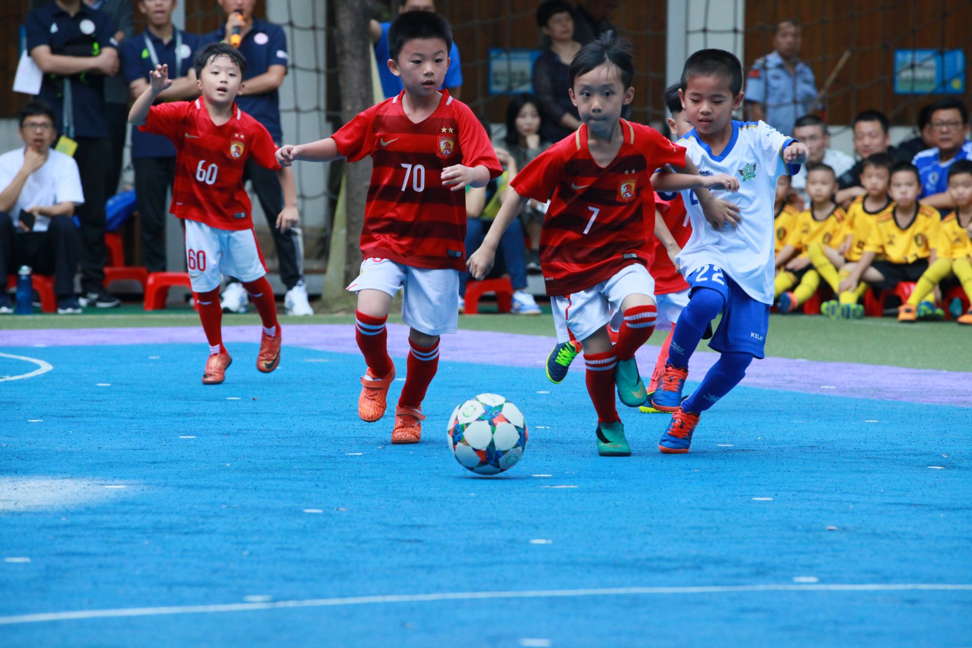 记者：因伤落选的马斯坦托诺仍加入阿根廷队的训练营