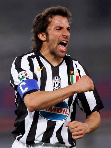 攻入里昂队史欧战第500球，托利索上演职业生涯首次帽子戏法