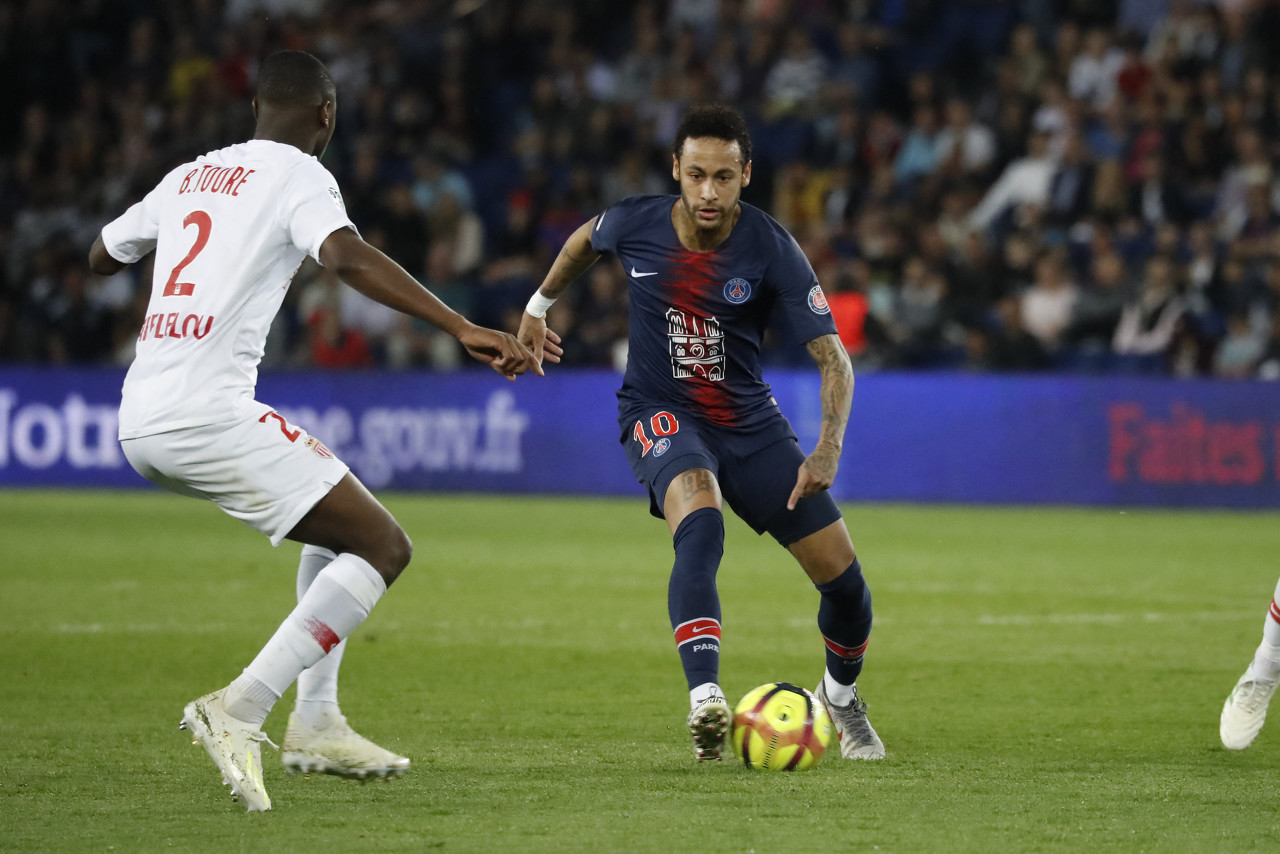 希勒等百球名宿祝贺哈兰德：仅用111场太离谱，他就是超巨