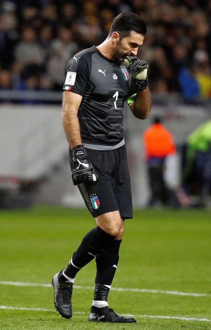 欧文谈萨拉赫言论：这是团队运动，真的不应该公开说那些话